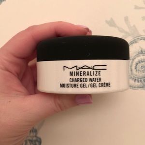 MAC Mineralize Charged Water Moisture Gel
